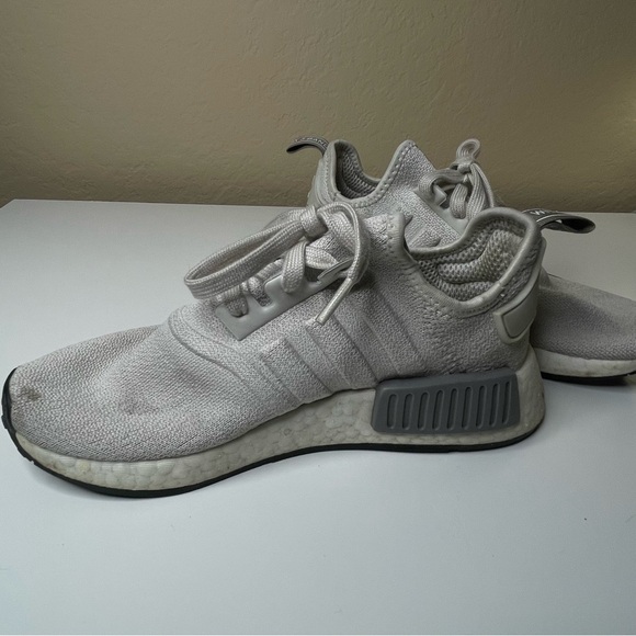 Women’s Adidas NMD size 6.5 (Raw WhiteRaw/WhiteCore Black EE5182 ) - Picture 6 of 9